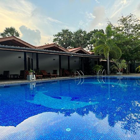 Paris Garden Resort Trincomalee Eksteriør billede