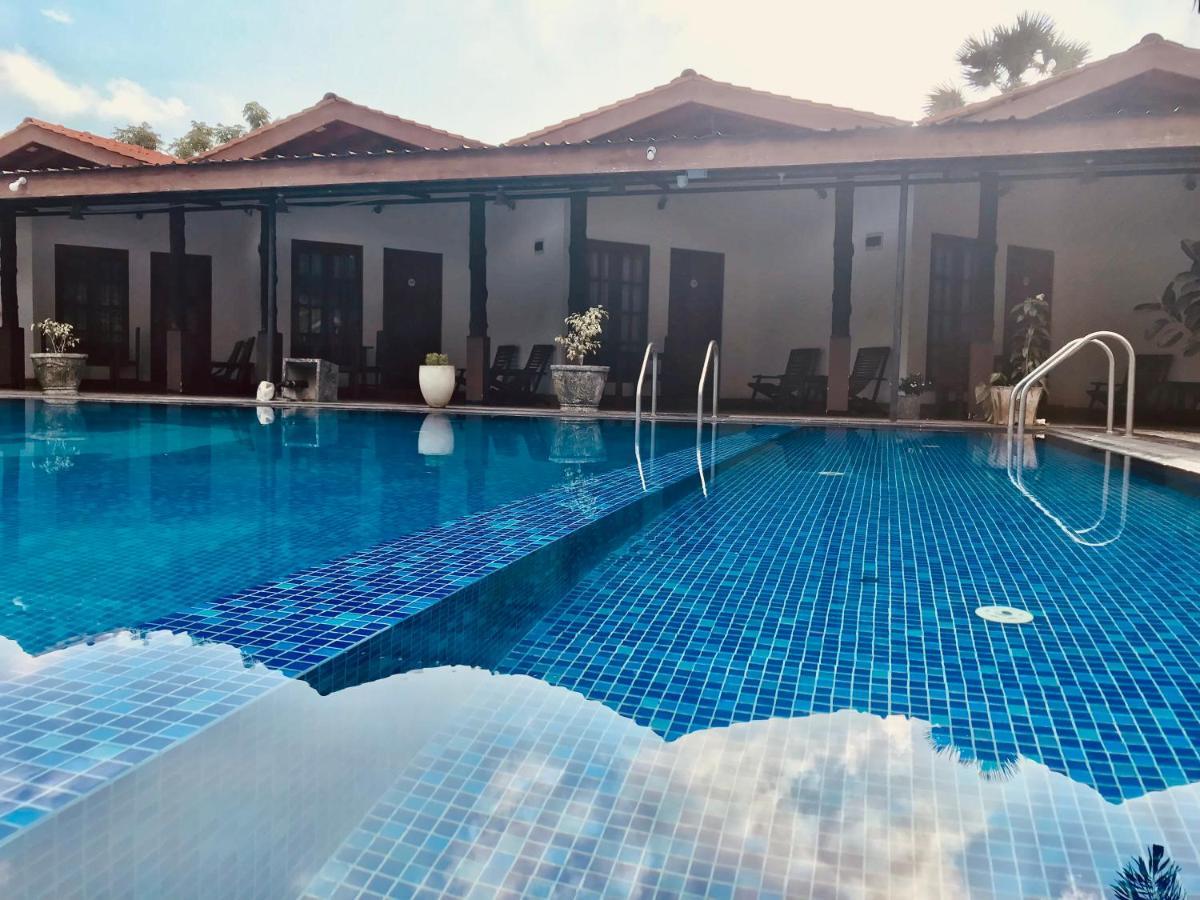 Paris Garden Resort Trincomalee Eksteriør billede