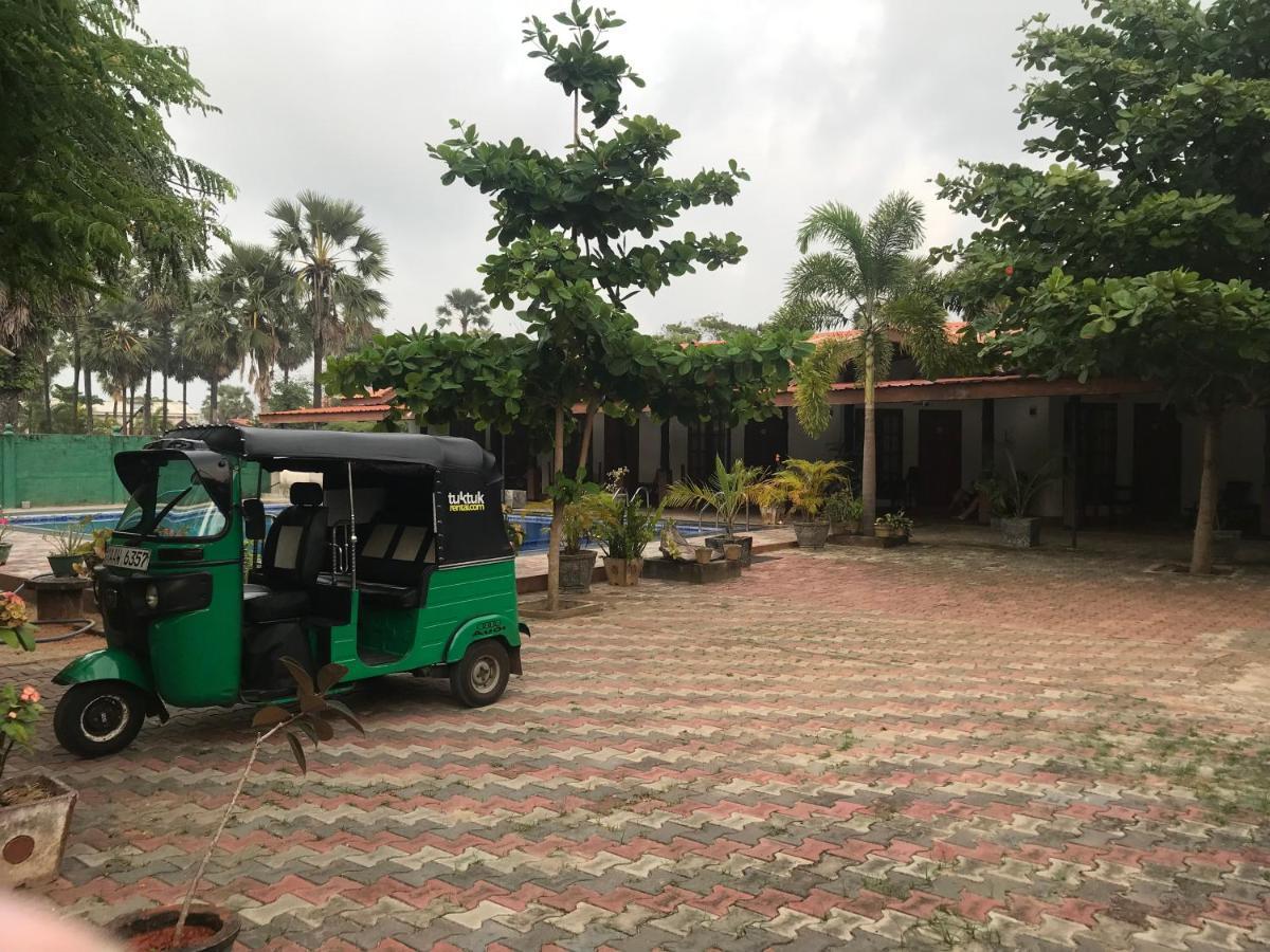 Paris Garden Resort Trincomalee Eksteriør billede