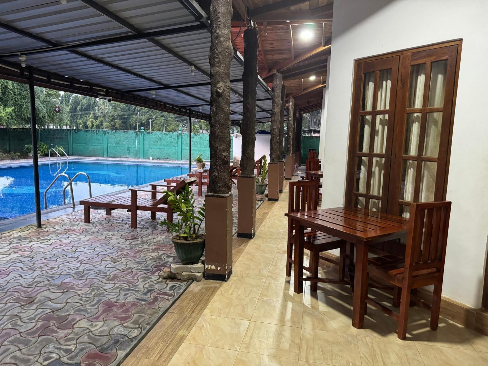 Paris Garden Resort Trincomalee Eksteriør billede