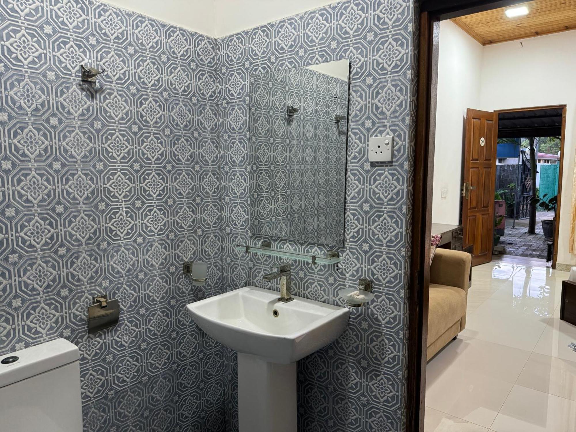 Paris Garden Resort Trincomalee Eksteriør billede